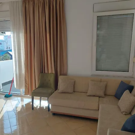 Grand Bazaar Balcony 地拉那