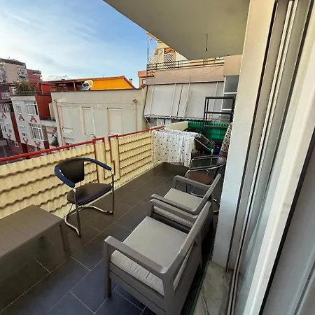Grand Bazaar Balcony 公寓 地拉那