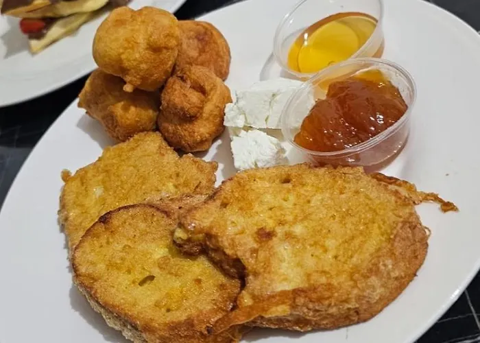 Grand Bazaar Balcony 地拉那