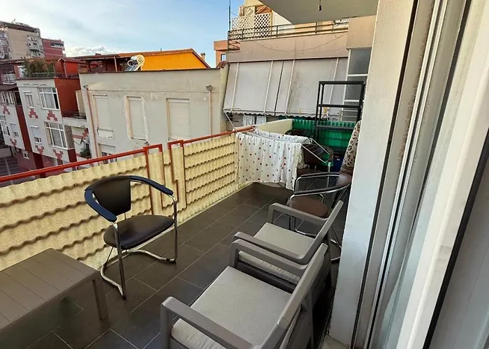 Grand Bazaar Balcony 公寓 地拉那